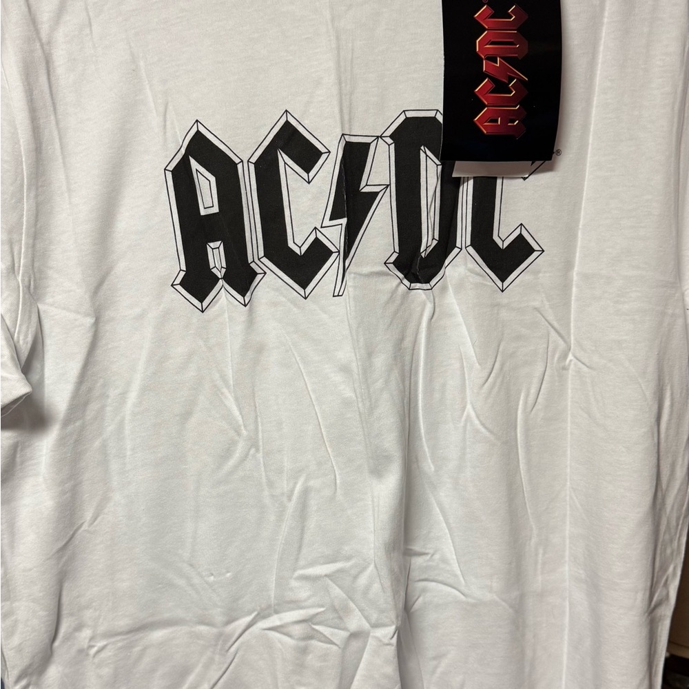 NWT Men’s Graphic T-Shirt. Size Large